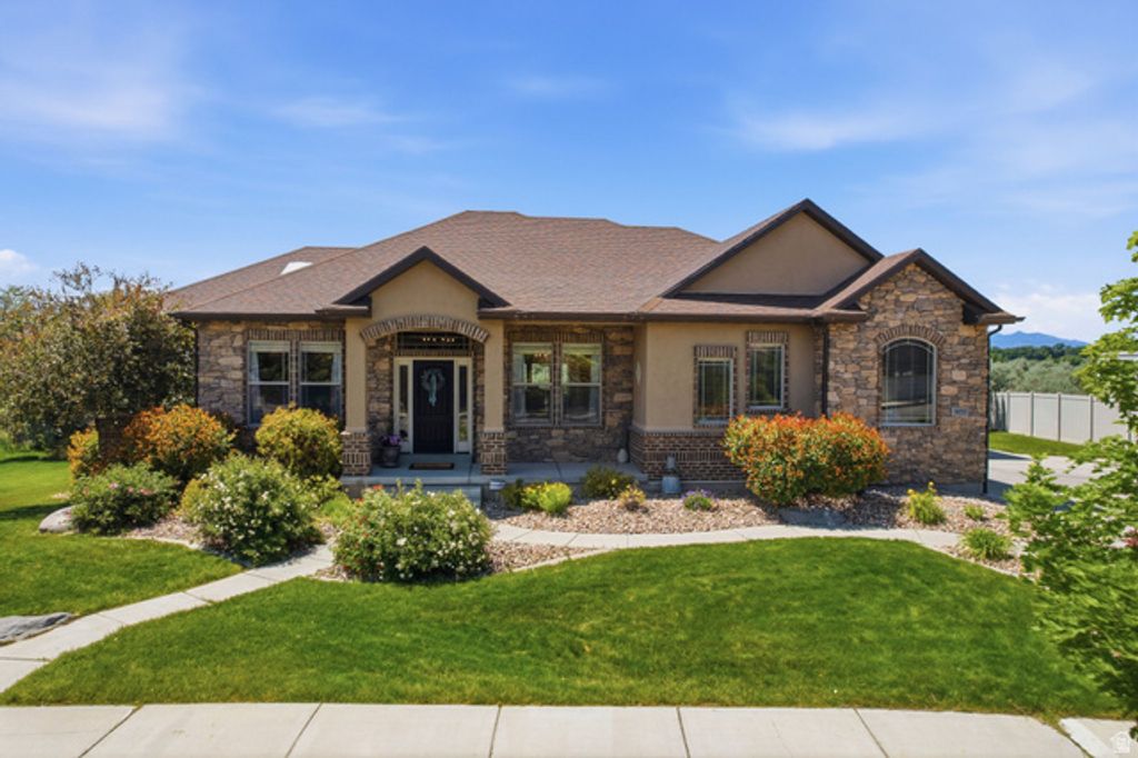 14212 S STONE FLY DR, Bluffdale, UT 84065