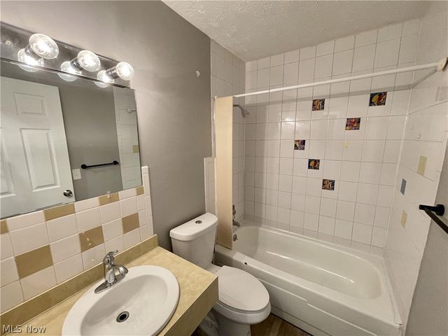 480 Massillon Road L, Akron, OH 44306