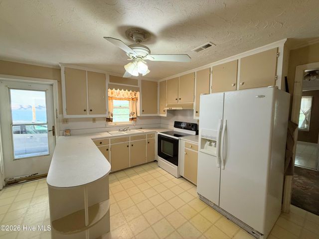 2301 S Nc 903 Highway, Magnolia, NC 28453