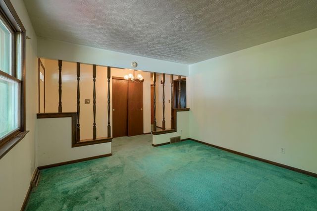 235 Needles Drive SW, Pataskala, OH 43062