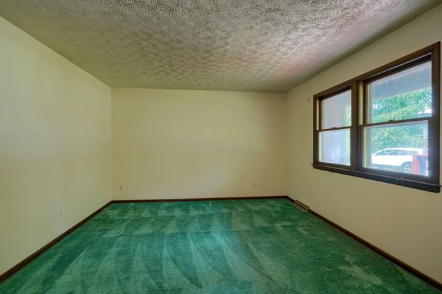 235 Needles Drive SW, Pataskala, OH 43062