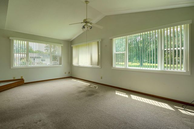 235 Needles Drive SW, Pataskala, OH 43062