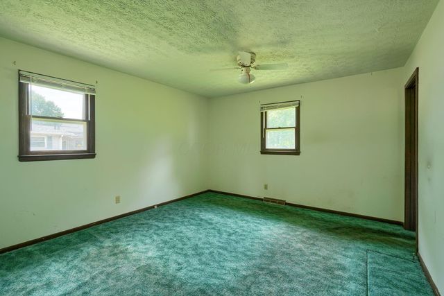 235 Needles Drive SW, Pataskala, OH 43062