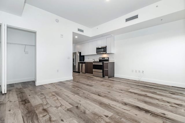 39 NW 7TH Avenue 405, Miami, FL 33128