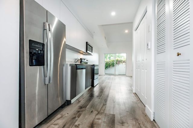 39 NW 7TH Avenue 405, Miami, FL 33128