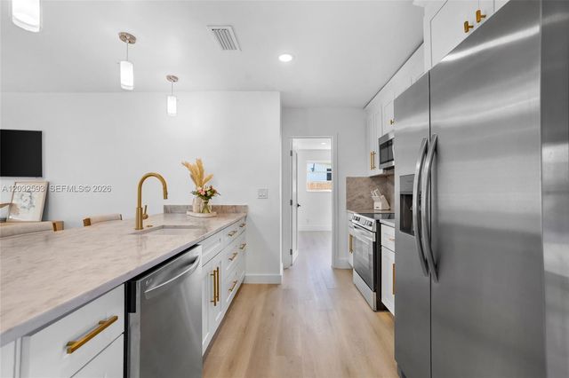 2101 N 56th Avenue, Hollywood, FL 33021