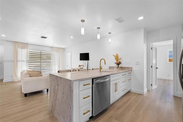 2101 N 56th Avenue, Hollywood, FL 33021
