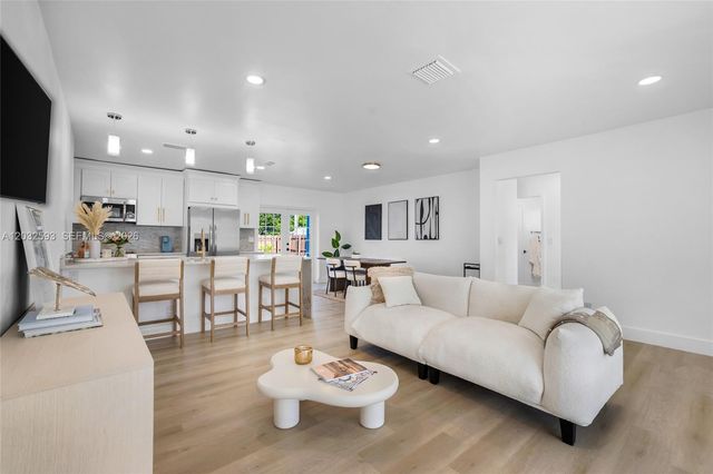 2101 N 56th Avenue, Hollywood, FL 33021