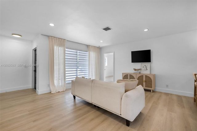 2101 N 56th Avenue, Hollywood, FL 33021