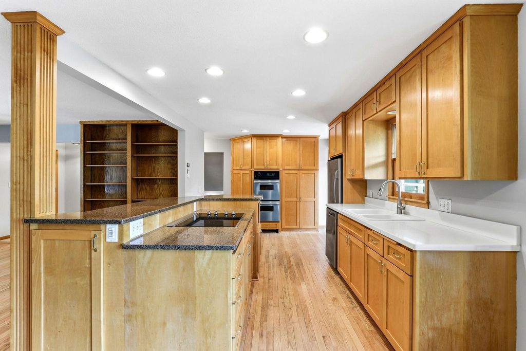 1866 Shryer Avenue W, Roseville, MN 55113 — exterior