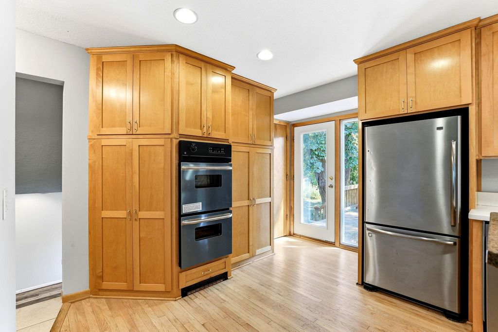 1866 Shryer Avenue W, Roseville, MN 55113 — photo 4