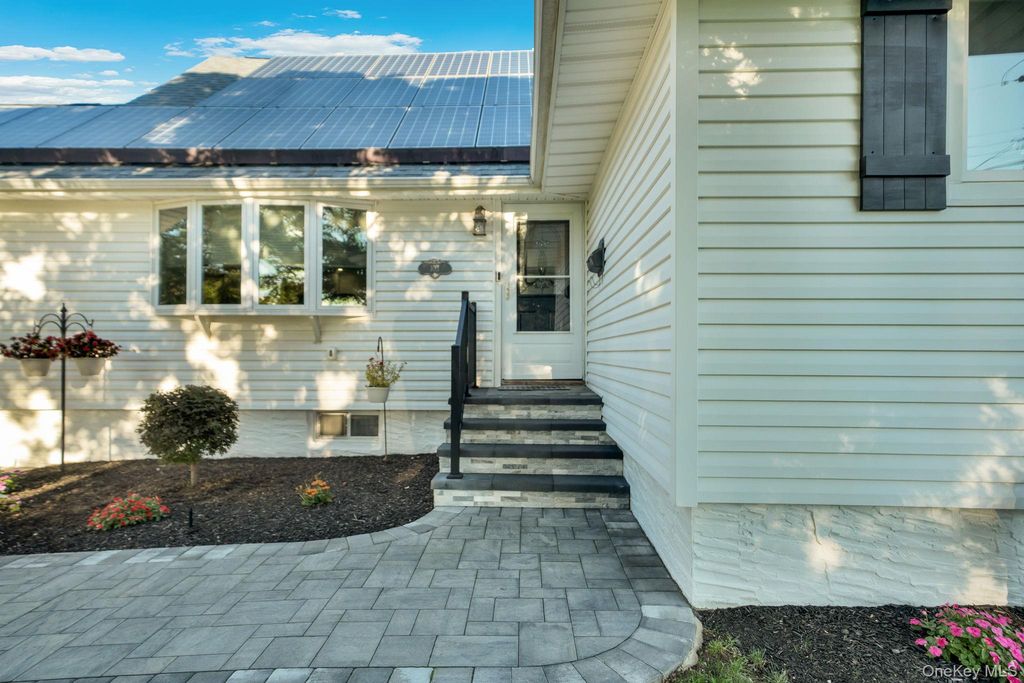 103 Queens Avenue, West Babylon, NY 11704 — photo 3