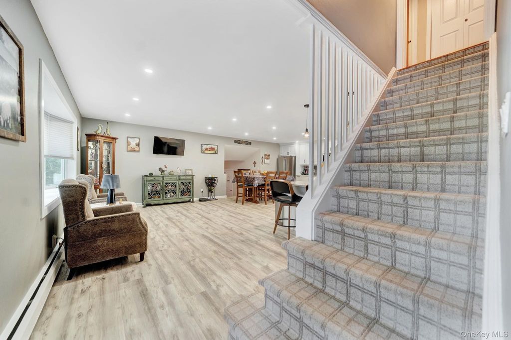 103 Queens Avenue, West Babylon, NY 11704 — photo 4