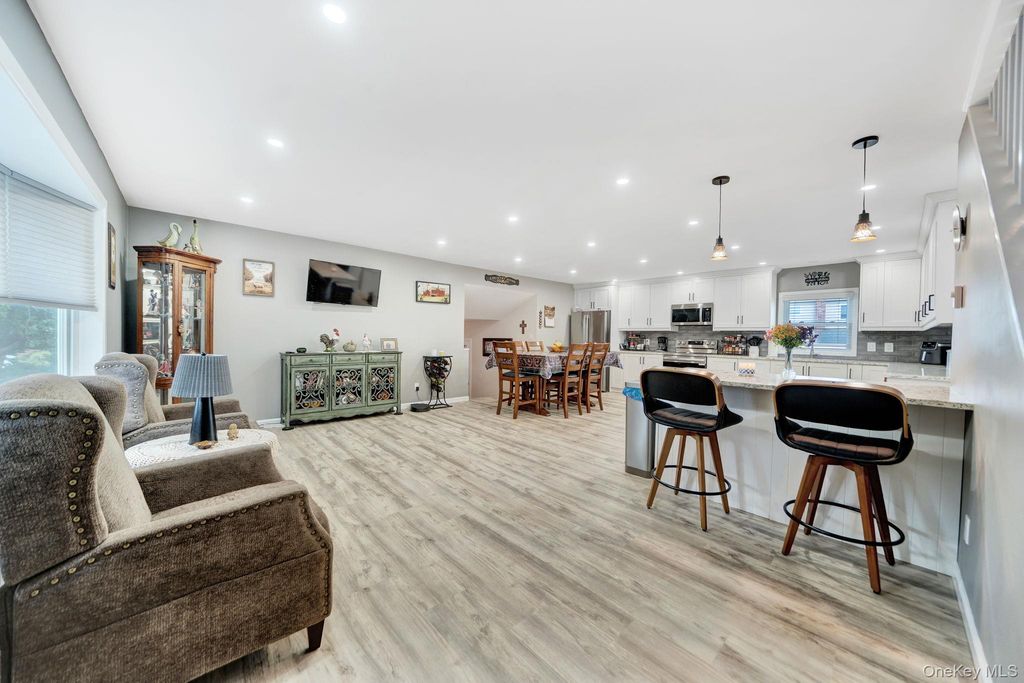 103 Queens Avenue, West Babylon, NY 11704 — photo 5