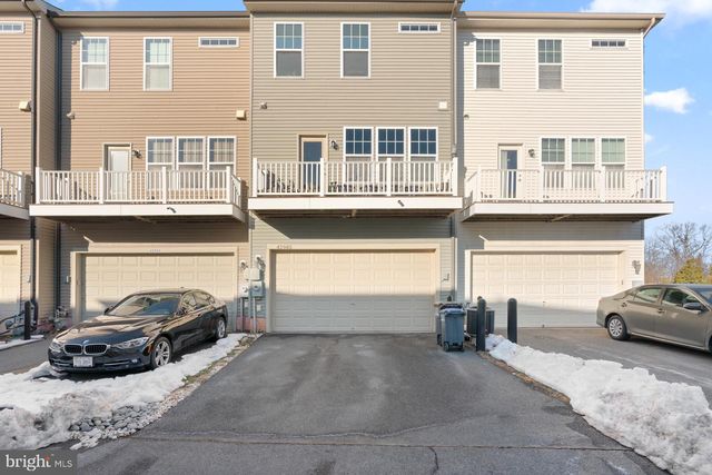 43985 EASTGATE VIEW DR, Chantilly, VA 20152
