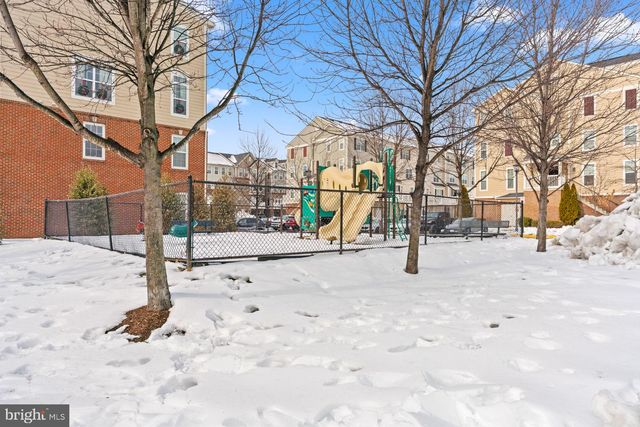 43985 EASTGATE VIEW DR, Chantilly, VA 20152