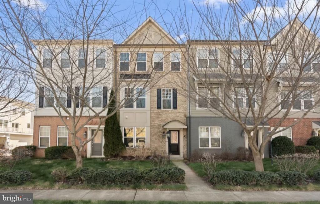 43985 EASTGATE VIEW DR, Chantilly, VA 20152
