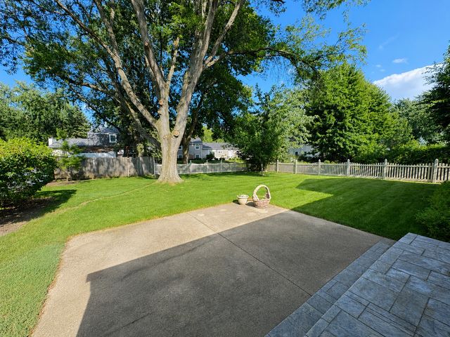 1918 Templar Drive, Naperville, IL 60565