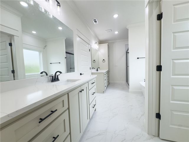 3 Chirnside Lane, Bella Vista, AR 72715
