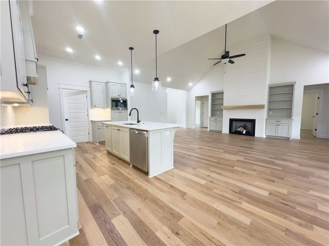 3 Chirnside Lane, Bella Vista, AR 72715