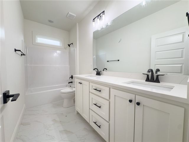 3 Chirnside Lane, Bella Vista, AR 72715