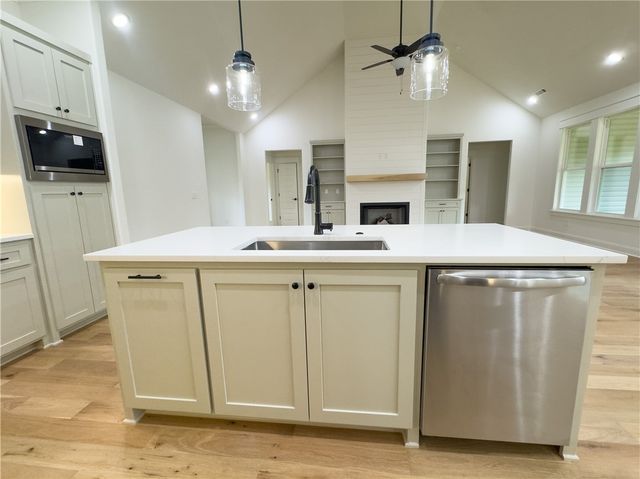 3 Chirnside Lane, Bella Vista, AR 72715