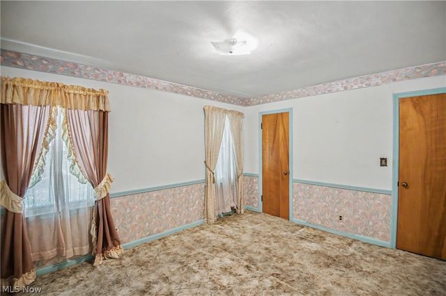 631 Adelaide Avenue NE, Warren, OH 44483