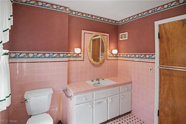 631 Adelaide Avenue NE, Warren, OH 44483