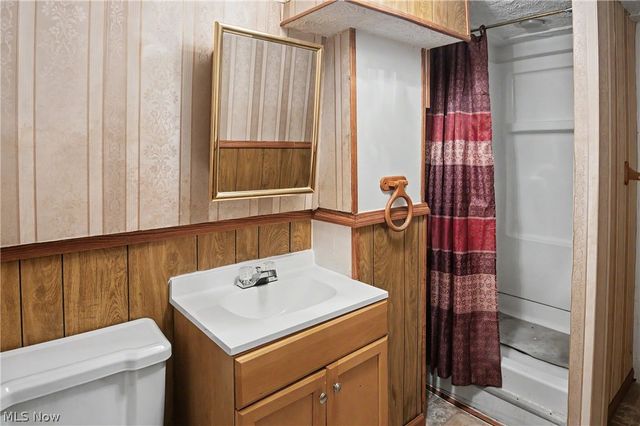 631 Adelaide Avenue NE, Warren, OH 44483