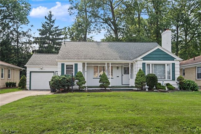 631 Adelaide Avenue NE, Warren, OH 44483