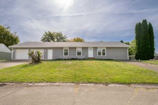 221 W Paulette Avenue, Gaston, IN 47342