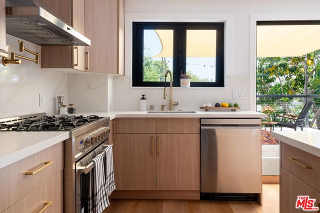 1506 N Benton Way, Los Angeles, CA 90026