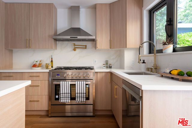 1506 N Benton Way, Los Angeles, CA 90026