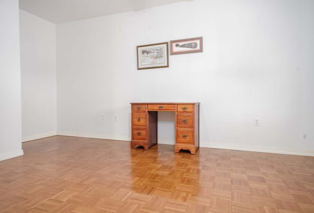 111 Hawthorn Estates Road, Salem, IL 62881