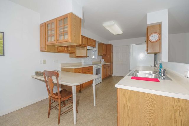 111 Hawthorn Estates Road, Salem, IL 62881