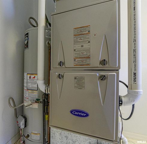 111 Hawthorn Estates Road, Salem, IL 62881