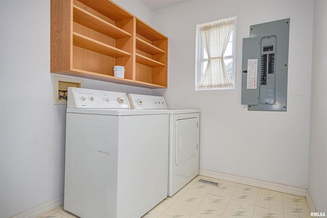 111 Hawthorn Estates Road, Salem, IL 62881