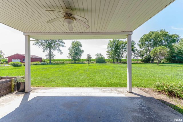 111 Hawthorn Estates Road, Salem, IL 62881