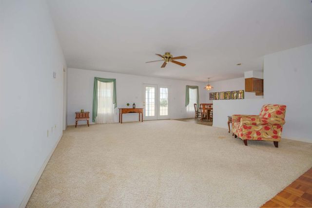 111 Hawthorn Estates Road, Salem, IL 62881