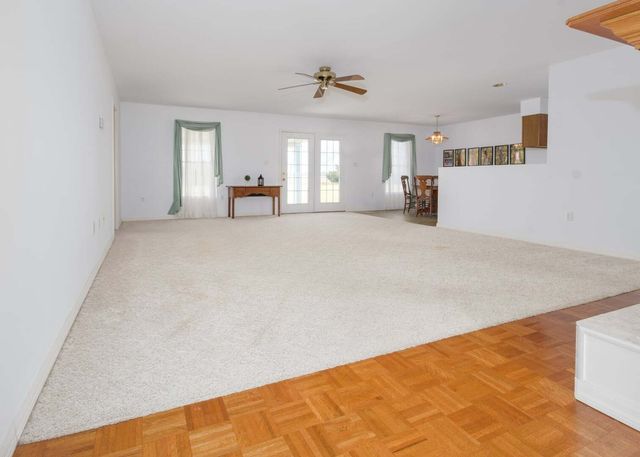 111 Hawthorn Estates Road, Salem, IL 62881