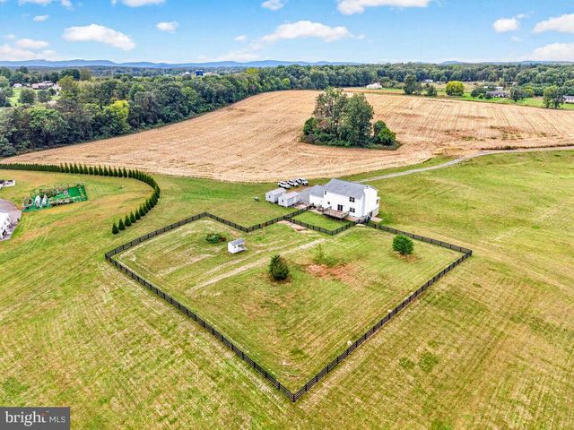 1234 CADENCE WAY, Midland, VA 22728