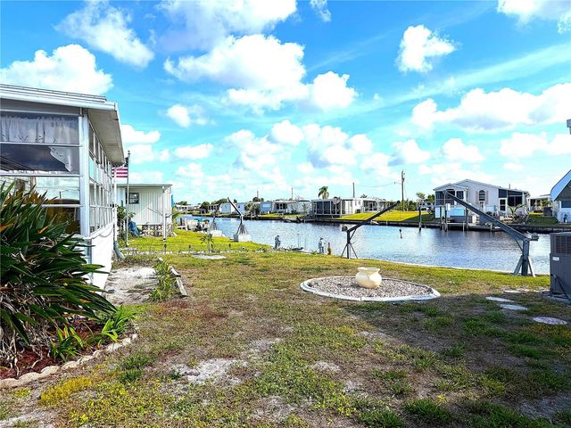 527 BLACKBURN BOULEVARD, North Port, FL 34287