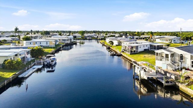 527 BLACKBURN BOULEVARD, North Port, FL 34287