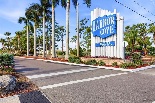 527 BLACKBURN BOULEVARD, North Port, FL 34287