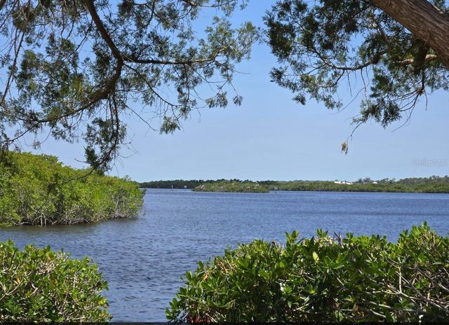 527 BLACKBURN BOULEVARD, North Port, FL 34287