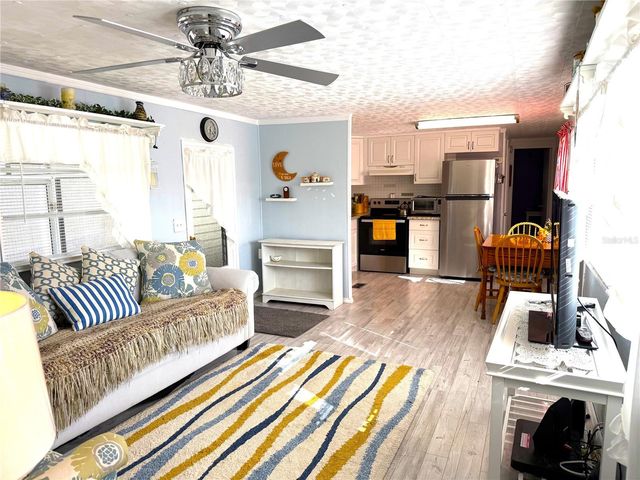 527 BLACKBURN BOULEVARD, North Port, FL 34287