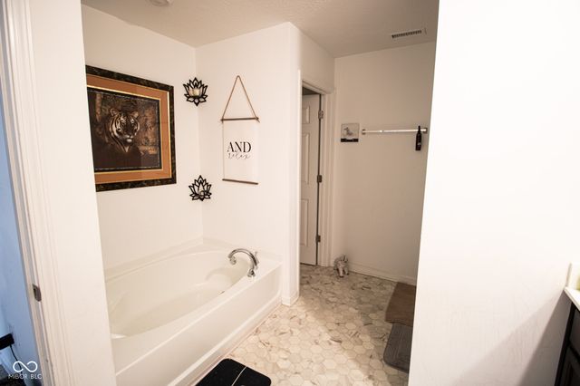 11544 Brookwood Trace Drive, Indianapolis, IN 46131
