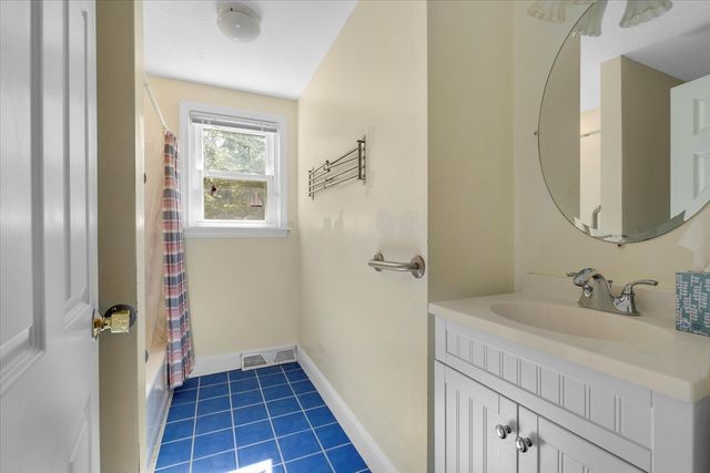 193 Farmersville Rd, Sandwich, MA 02563