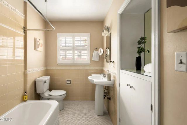 1873 N Harding Avenue, Altadena, CA 91001