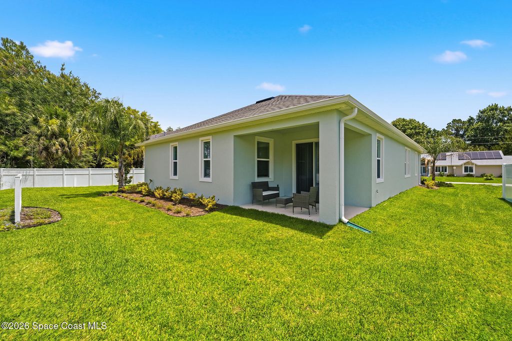 Image 8 of property listing at 430 Denmark Street SW 37, Palm Bay, FL 32908